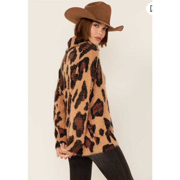 Show Me Your Mumu Women's Cheetah Fever Sweater Size M - Picture 3 of 7